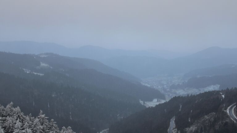 Dieses Bild zeigt eine Webcam-Aufnahme vom Achertal, aufgenommen am Mittwoch, den 24.12.2025 um 15:40 Uhr. Die Temperatur betrug -5.9°C.