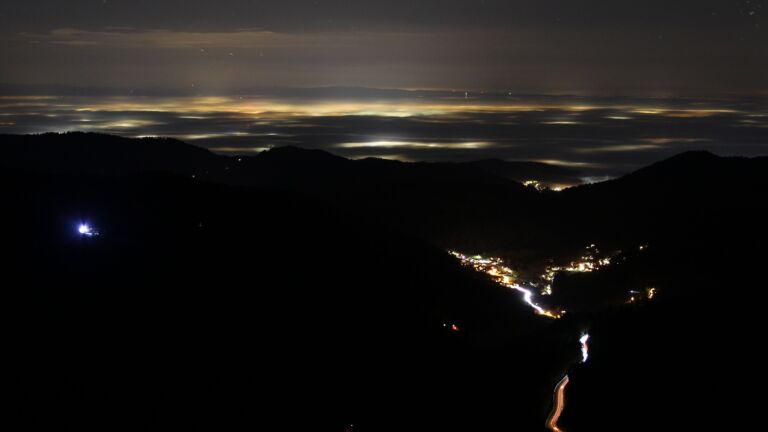 Dieses Bild zeigt eine Webcam-Aufnahme vom Achertal, aufgenommen am Mittwoch, den 17.12.2025 um 06:10 Uhr. Die Temperatur betrug 5.6°C.