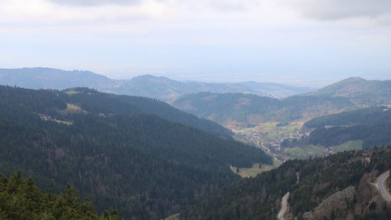 Dieses Bild zeigt eine Webcam-Aufnahme vom Achertal, aufgenommen am Samstag, den 28.02.2026 um 11:00 Uhr. Die Temperatur betrug 6.3°C.