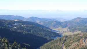 Dieses Bild zeigt eine Webcam-Aufnahme vom Achertal, aufgenommen am Dienstag, den 18.11.2025 um 11:30 Uhr. Die Temperatur betrug 3°C.