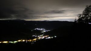 Dieses Bild zeigt eine Webcam-Aufnahme vom Achertal, aufgenommen am Freitag, den 15.05.2026 um 00:00 Uhr. Die Temperatur betrug 4.2°C.