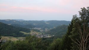 Dieses Bild zeigt eine Webcam-Aufnahme vom Achertal, aufgenommen am Montag, den 10.08.2026 um 06:10 Uhr. Die Temperatur betrug 22.8°C.