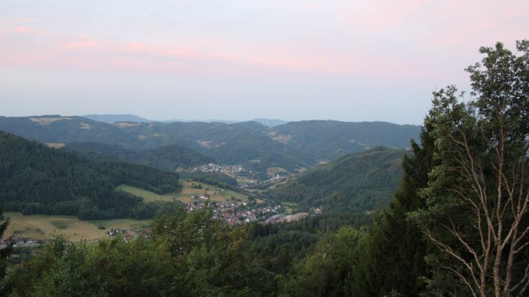 Dieses Bild zeigt eine Webcam-Aufnahme vom Achertal, aufgenommen am Montag, den 10.08.2026 um 06:10 Uhr. Die Temperatur betrug 22.8°C.