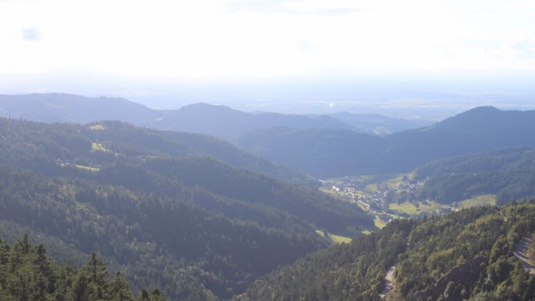 Dieses Bild zeigt eine Webcam-Aufnahme vom Achertal, aufgenommen am Freitag, den 05.09.2025 um 17:50 Uhr. Die Temperatur betrug 11.6°C.