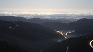 Dieses Bild zeigt eine Webcam-Aufnahme vom Achertal, aufgenommen am Montag, den 02.03.2026 um 05:10 Uhr. Die Temperatur betrug 4.7°C.