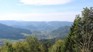 Dieses Bild zeigt eine Webcam-Aufnahme vom Achertal, aufgenommen am Mittwoch, den 30.09.2026 um 12:20 Uhr. Die Temperatur betrug 27.4°C.