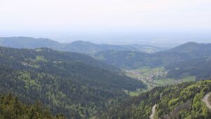 Dieses Bild zeigt eine Webcam-Aufnahme vom Achertal, aufgenommen am Dienstag, den 28.04.2026 um 15:40 Uhr. Die Temperatur betrug 15.3°C.