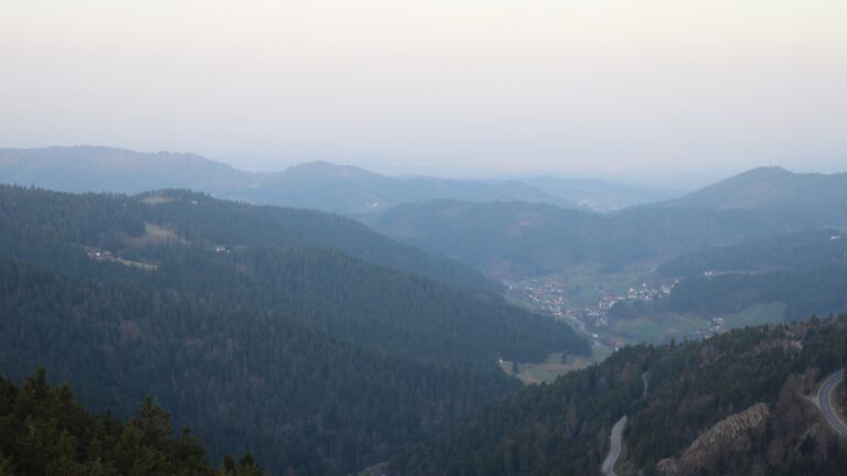 Dieses Bild zeigt eine Webcam-Aufnahme vom Achertal, aufgenommen am Sonntag, den 08.03.2026 um 07:20 Uhr. Die Temperatur betrug 10.6°C.