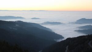 Dieses Bild zeigt eine Webcam-Aufnahme vom Achertal, aufgenommen am Montag, den 29.12.2025 um 16:50 Uhr. Die Temperatur betrug 4.2°C.