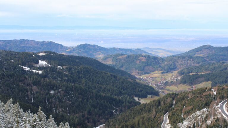 Dieses Bild zeigt eine Webcam-Aufnahme vom Achertal, aufgenommen am Dienstag, den 27.01.2026 um 12:10 Uhr. Die Temperatur betrug 5.4°C.