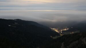 Dieses Bild zeigt eine Webcam-Aufnahme vom Achertal, aufgenommen am Mittwoch, den 03.12.2025 um 21:00 Uhr. Die Temperatur betrug 4.1°C.