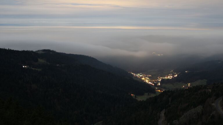 Dieses Bild zeigt eine Webcam-Aufnahme vom Achertal, aufgenommen am Mittwoch, den 03.12.2025 um 21:00 Uhr. Die Temperatur betrug 4.1°C.