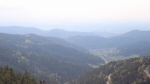 Dieses Bild zeigt eine Webcam-Aufnahme vom Achertal, aufgenommen am Samstag, den 18.04.2026 um 18:10 Uhr. Die Temperatur betrug 14.5°C.