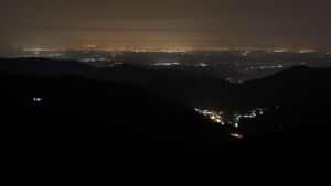 Dieses Bild zeigt eine Webcam-Aufnahme vom Achertal, aufgenommen am Sonntag, den 08.03.2026 um 23:30 Uhr. Die Temperatur betrug 8.7°C.