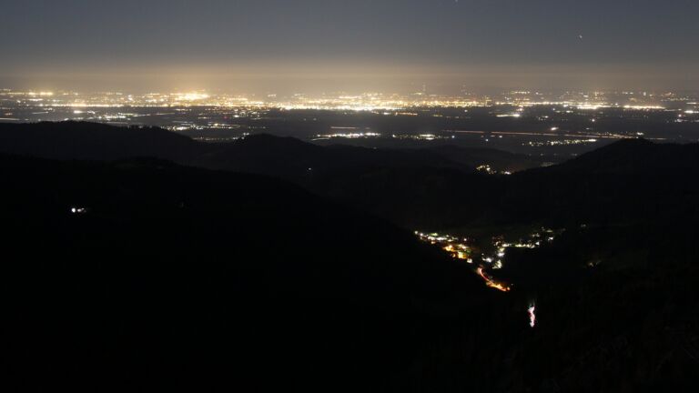 Dieses Bild zeigt eine Webcam-Aufnahme vom Achertal, aufgenommen am Dienstag, den 07.04.2026 um 05:20 Uhr. Die Temperatur betrug 6.4°C.