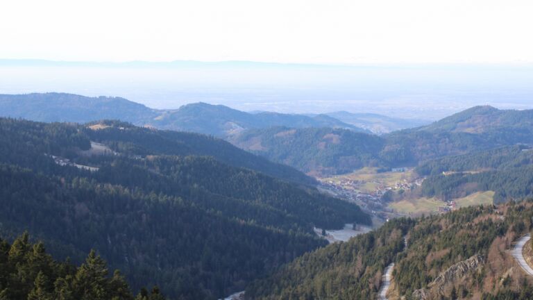 Dieses Bild zeigt eine Webcam-Aufnahme vom Achertal, aufgenommen am Donnerstag, den 01.01.2026 um 13:00 Uhr. Die Temperatur betrug -4.2°C.