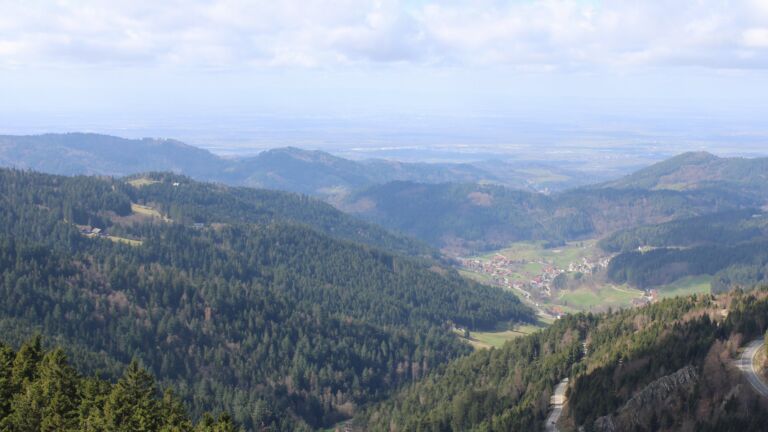 Dieses Bild zeigt eine Webcam-Aufnahme vom Achertal, aufgenommen am Donnerstag, den 12.03.2026 um 12:30 Uhr. Die Temperatur betrug 5.4°C.