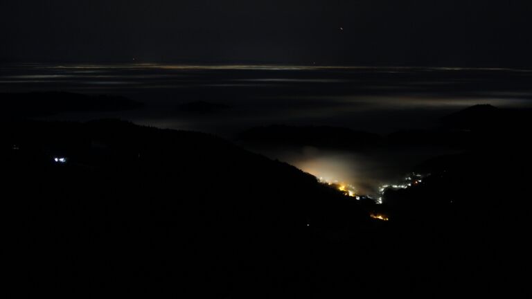 Dieses Bild zeigt eine Webcam-Aufnahme vom Achertal, aufgenommen am Dienstag, den 20.01.2026 um 04:50 Uhr. Die Temperatur betrug 7.8°C.