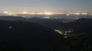 Dieses Bild zeigt eine Webcam-Aufnahme vom Achertal, aufgenommen am Donnerstag, den 30.04.2026 um 03:50 Uhr. Die Temperatur betrug 3.1°C.