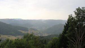 Dieses Bild zeigt eine Webcam-Aufnahme vom Achertal, aufgenommen am Samstag, den 15.08.2026 um 14:10 Uhr. Die Temperatur betrug 27.4°C.
