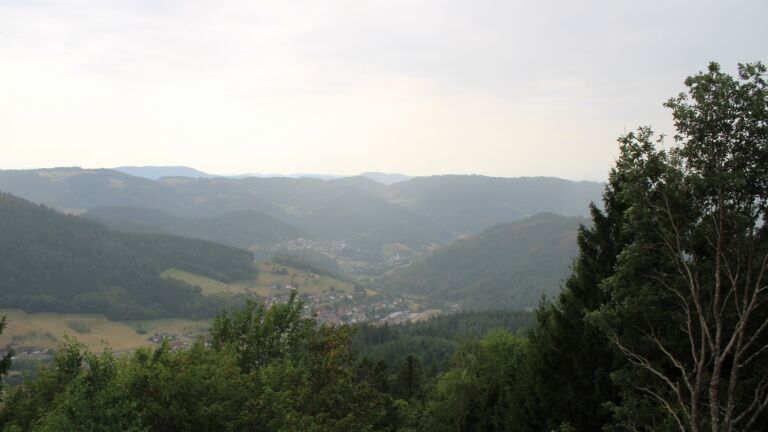 Dieses Bild zeigt eine Webcam-Aufnahme vom Achertal, aufgenommen am Samstag, den 15.08.2026 um 14:10 Uhr. Die Temperatur betrug 27.4°C.