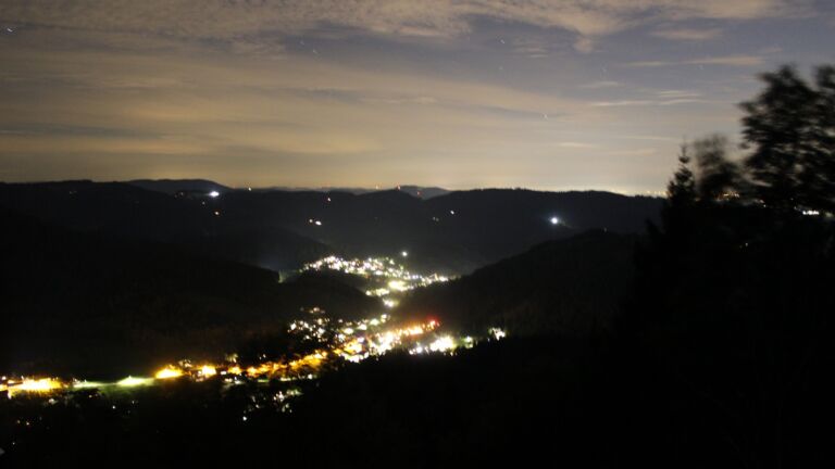 Dieses Bild zeigt eine Webcam-Aufnahme vom Achertal, aufgenommen am Samstag, den 03.10.2026 um 20:30 Uhr. Die Temperatur betrug 16.3°C.