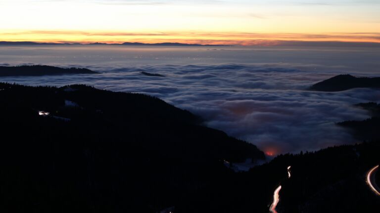 Dieses Bild zeigt eine Webcam-Aufnahme vom Achertal, aufgenommen am Samstag, den 22.11.2025 um 17:40 Uhr. Die Temperatur betrug -4.2°C.