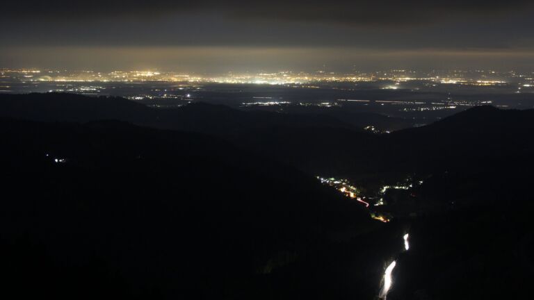 Dieses Bild zeigt eine Webcam-Aufnahme vom Achertal, aufgenommen am Mittwoch, den 15.10.2025 um 05:50 Uhr. Die Temperatur betrug 5.1°C.