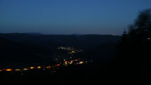 Dieses Bild zeigt eine Webcam-Aufnahme vom Achertal, aufgenommen am Sonntag, den 24.05.2026 um 04:30 Uhr. Die Temperatur betrug 19.9°C.