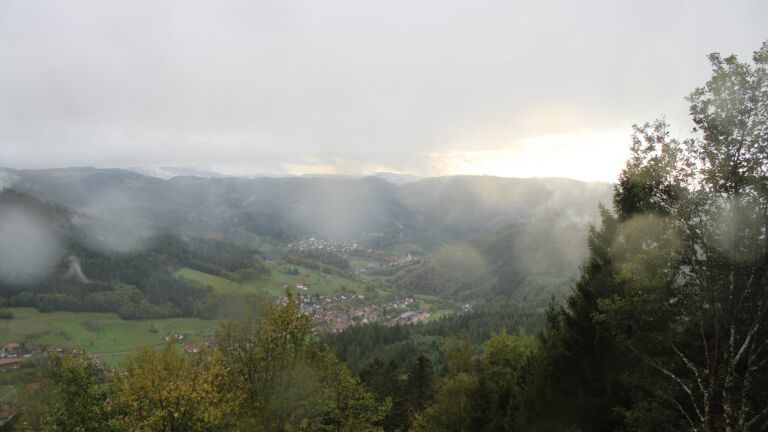 Dieses Bild zeigt eine Webcam-Aufnahme vom Achertal, aufgenommen am Sonntag, den 25.10.2026 um 15:10 Uhr. Die Temperatur betrug 5.8°C.