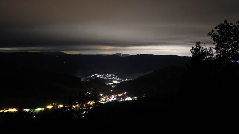 Dieses Bild zeigt eine Webcam-Aufnahme vom Achertal, aufgenommen am Montag, den 14.09.2026 um 05:30 Uhr. Die Temperatur betrug 13.3°C.