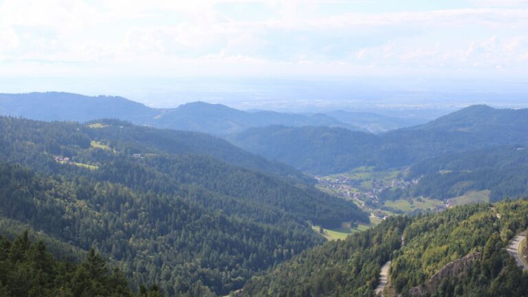 Dieses Bild zeigt eine Webcam-Aufnahme vom Achertal, aufgenommen am Mittwoch, den 10.09.2025 um 15:20 Uhr. Die Temperatur betrug 15°C.