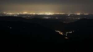 Dieses Bild zeigt eine Webcam-Aufnahme vom Achertal, aufgenommen am Montag, den 19.05.2025 um 03:40 Uhr. Die Temperatur betrug 7.3°C.
