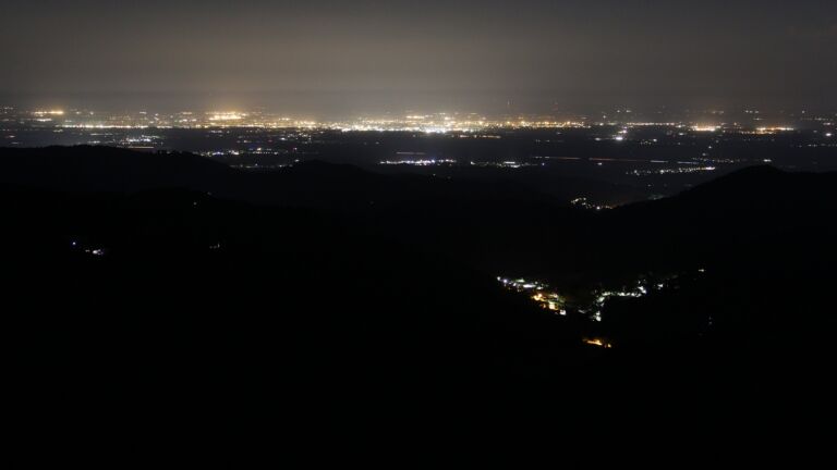 Dieses Bild zeigt eine Webcam-Aufnahme vom Achertal, aufgenommen am Freitag, den 02.05.2025 um 01:00 Uhr. Die Temperatur betrug 17.5°C.
