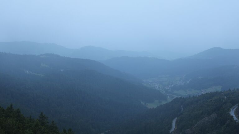 Dieses Bild zeigt eine Webcam-Aufnahme vom Achertal, aufgenommen am Montag, den 04.08.2025 um 06:20 Uhr. Die Temperatur betrug 10.3°C.