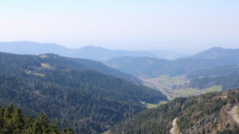 Dieses Bild zeigt eine Webcam-Aufnahme vom Achertal, aufgenommen am Freitag, den 20.03.2026 um 13:40 Uhr. Die Temperatur betrug 9.5°C.