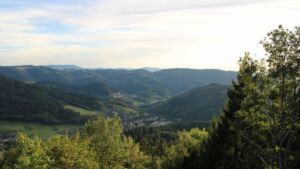 Dieses Bild zeigt eine Webcam-Aufnahme vom Achertal, aufgenommen am Samstag, den 12.09.2026 um 18:50 Uhr. Die Temperatur betrug 22.5°C.