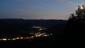 Dieses Bild zeigt eine Webcam-Aufnahme vom Achertal, aufgenommen am Sonntag, den 19.07.2026 um 22:40 Uhr. Die Temperatur betrug 15.6°C.