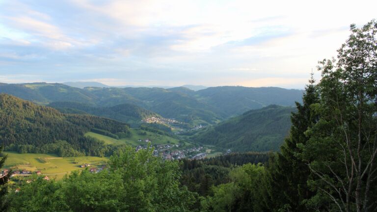 Dieses Bild zeigt eine Webcam-Aufnahme vom Achertal, aufgenommen am Montag, den 18.05.2026 um 20:20 Uhr. Die Temperatur betrug 10.5°C.