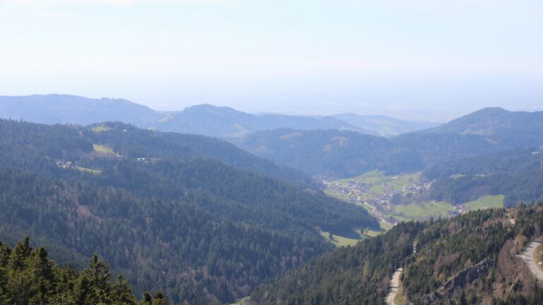 Dieses Bild zeigt eine Webcam-Aufnahme vom Achertal, aufgenommen am Donnerstag, den 09.04.2026 um 15:50 Uhr. Die Temperatur betrug 15.2°C.