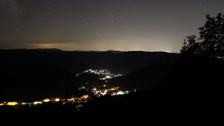 Dieses Bild zeigt eine Webcam-Aufnahme vom Achertal, aufgenommen am Mittwoch, den 22.07.2026 um 00:30 Uhr. Die Temperatur betrug 14.7°C.