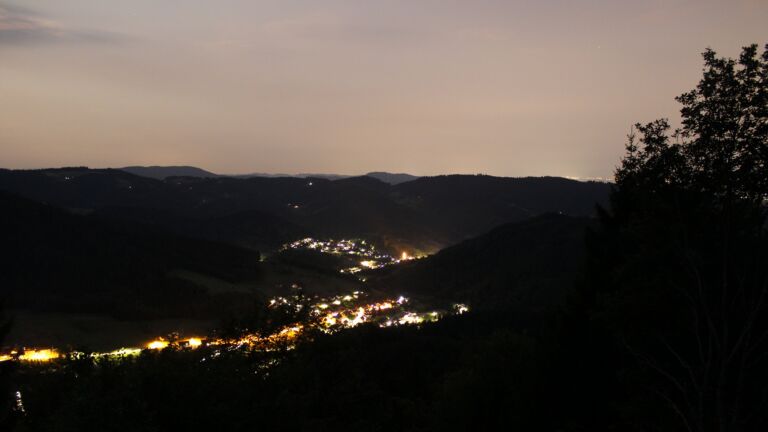 Dieses Bild zeigt eine Webcam-Aufnahme vom Achertal, aufgenommen am Samstag, den 25.07.2026 um 22:40 Uhr. Die Temperatur betrug 23.1°C.