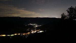 Dieses Bild zeigt eine Webcam-Aufnahme vom Achertal, aufgenommen am Mittwoch, den 16.09.2026 um 04:30 Uhr. Die Temperatur betrug 20.9°C.