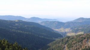 Dieses Bild zeigt eine Webcam-Aufnahme vom Achertal, aufgenommen am Freitag, den 12.12.2025 um 13:10 Uhr. Die Temperatur betrug 10.3°C.