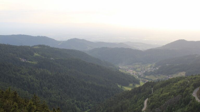 Dieses Bild zeigt eine Webcam-Aufnahme vom Achertal, aufgenommen am Montag, den 26.05.2025 um 19:50 Uhr. Die Temperatur betrug 9.5°C.