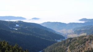 Dieses Bild zeigt eine Webcam-Aufnahme vom Achertal, aufgenommen am Montag, den 19.01.2026 um 13:30 Uhr. Die Temperatur betrug 8.7°C.