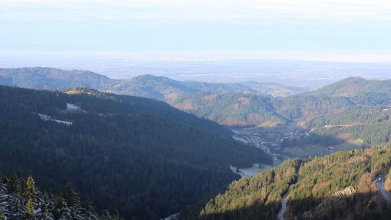 Dieses Bild zeigt eine Webcam-Aufnahme vom Achertal, aufgenommen am Dienstag, den 02.12.2025 um 09:40 Uhr. Die Temperatur betrug 3.2°C.