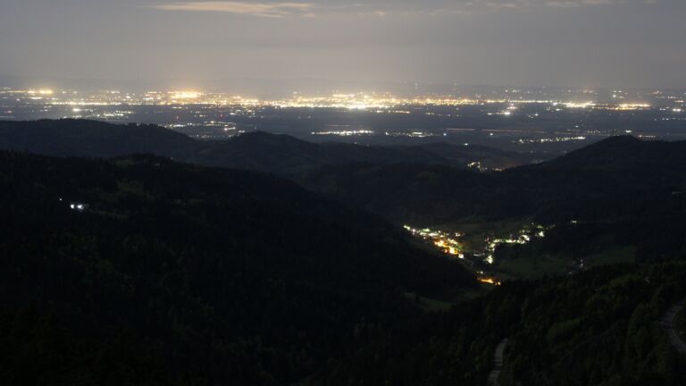 Dieses Bild zeigt eine Webcam-Aufnahme vom Achertal, aufgenommen am Dienstag, den 28.04.2026 um 00:00 Uhr. Die Temperatur betrug 9.6°C.