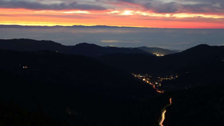 Dieses Bild zeigt eine Webcam-Aufnahme vom Achertal, aufgenommen am Donnerstag, den 06.11.2025 um 17:50 Uhr. Die Temperatur betrug 8.6°C.