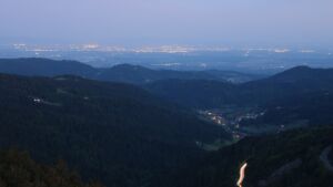 Dieses Bild zeigt eine Webcam-Aufnahme vom Achertal, aufgenommen am Sonntag, den 10.05.2026 um 05:10 Uhr. Die Temperatur betrug 12.6°C.